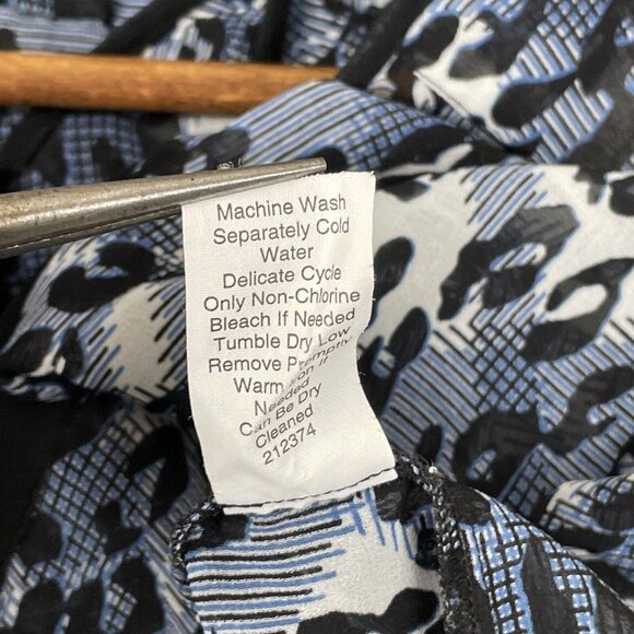 Cabi Blouse Womens Size Large Button Up‎ Sheer V-Neck Animal Print Polyester - Picture 8 of 10